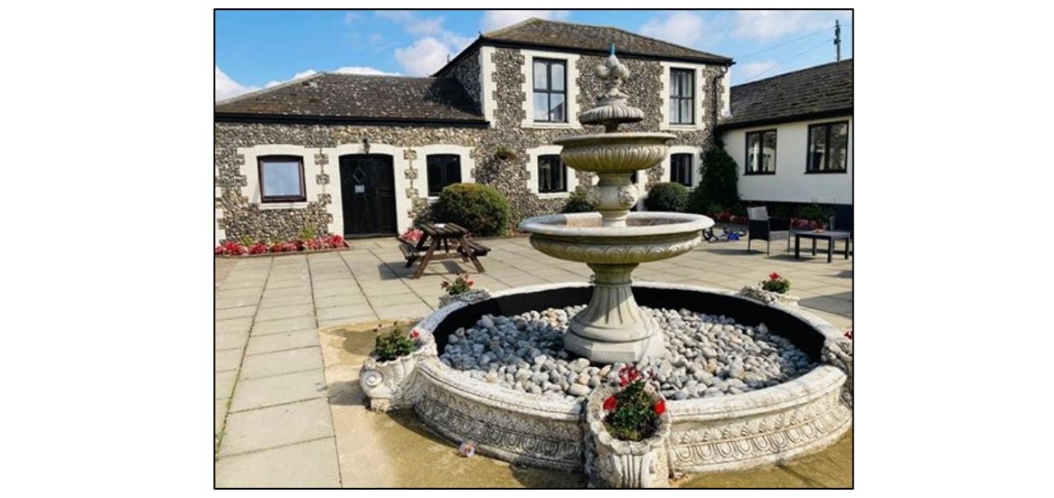 Coach House Hotel, courtyard