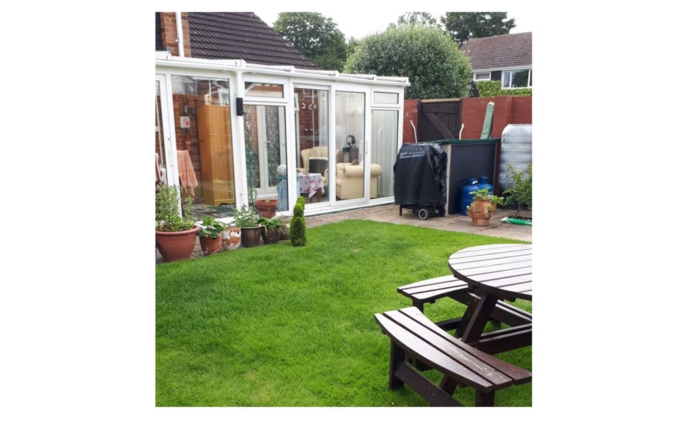 Self Contained Annexe - Garden  Conservatory