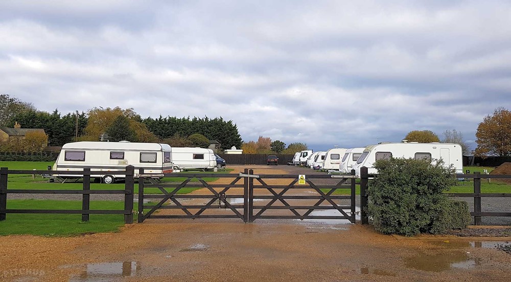 Chittering Park, entrance