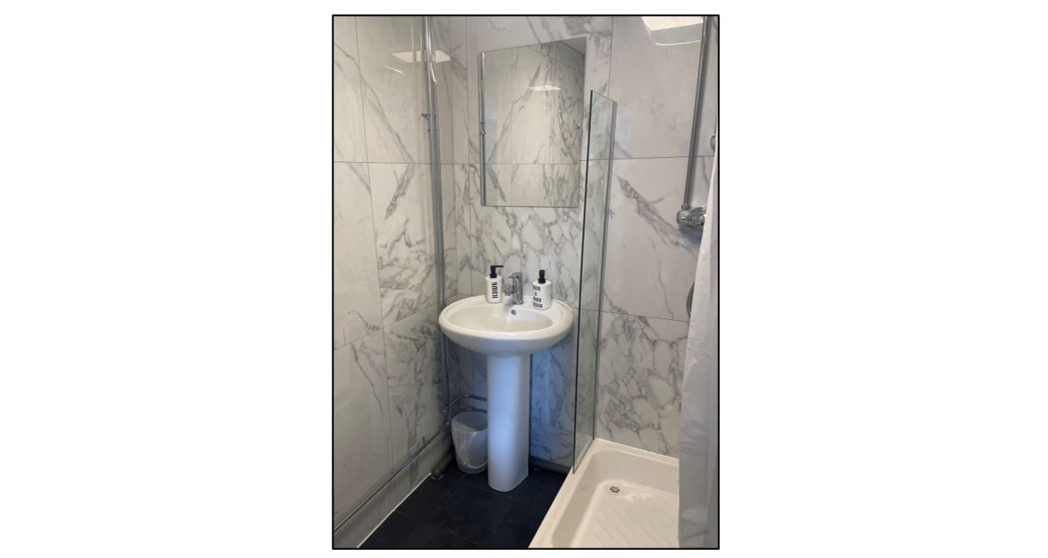 Coach House Hotel - bathroom