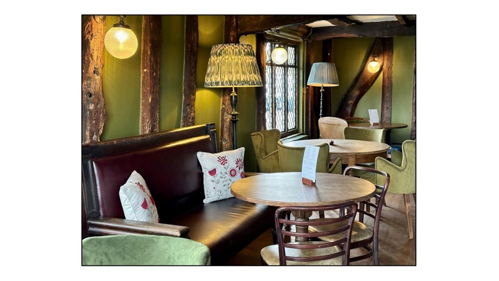 The Royal Oak interior seating