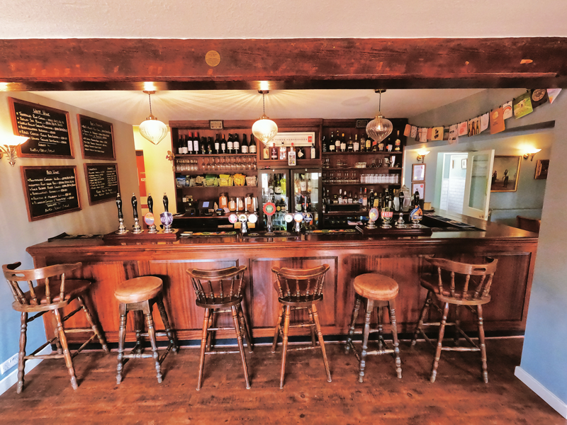 Three Horseshoes, bar