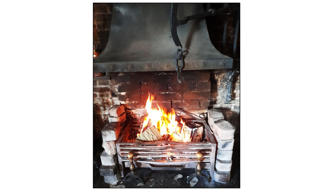 The White Horse Inn - Inglenook Fireplace
