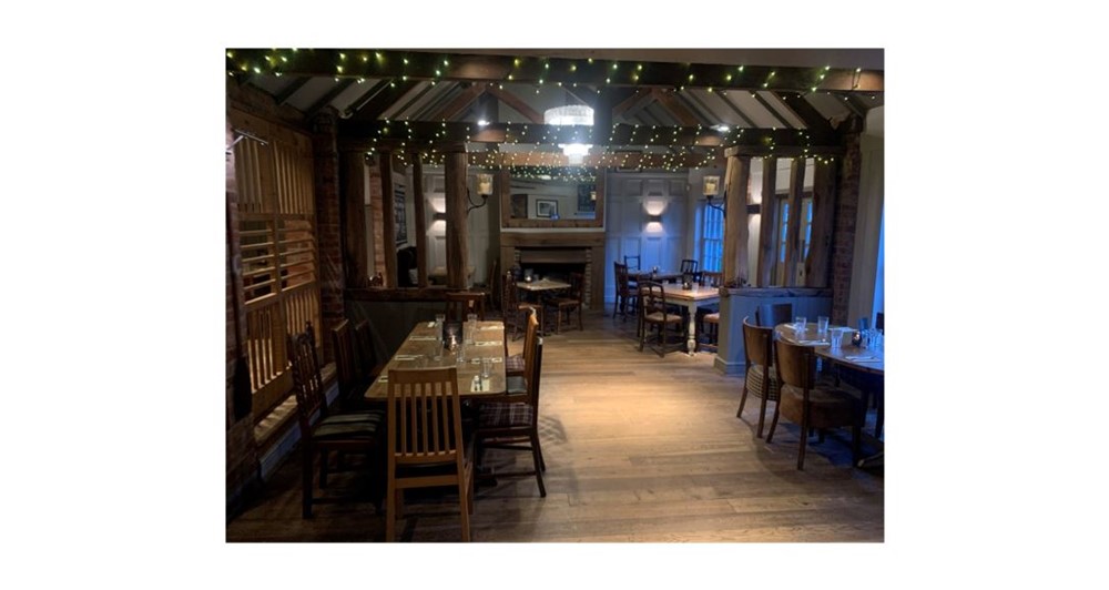 The Red Lion - interior & lights