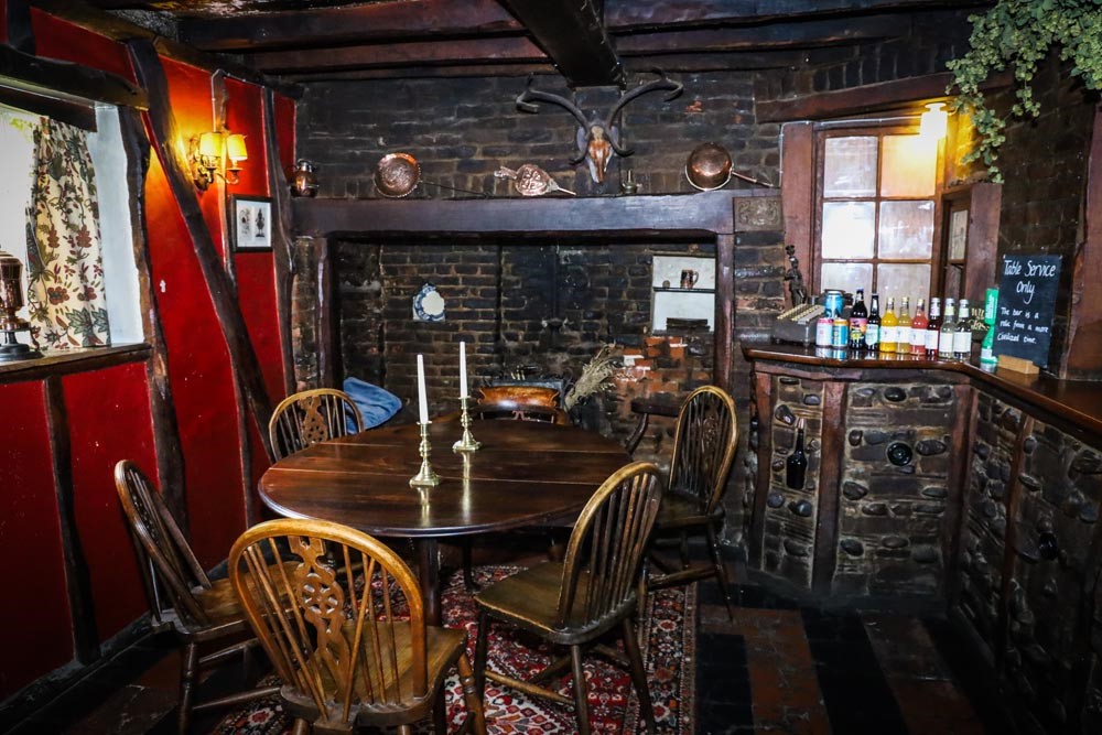 Queen's Head, Newton, dining area