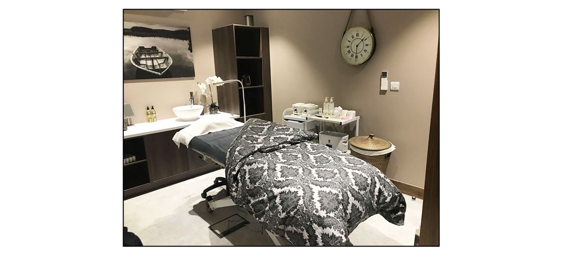 Brooke's Beauty & Spa - Beauty Table