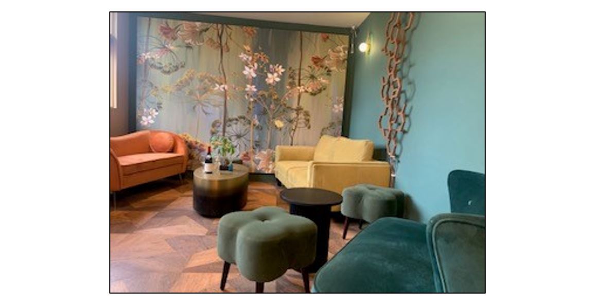 Tawa Lounge - interior chairs