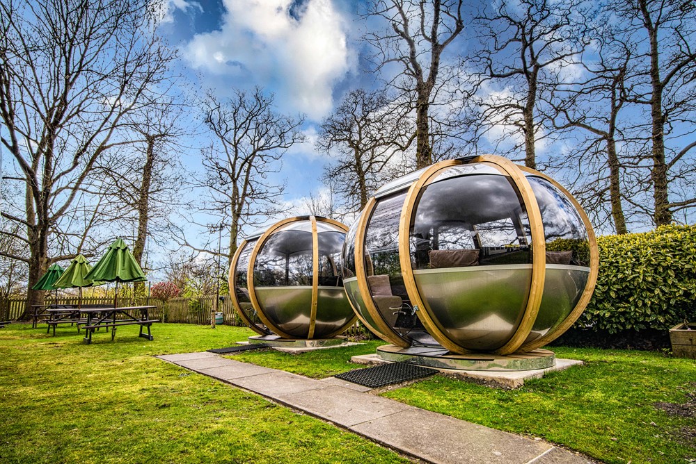 The Three Horseshoes - Garden Pods