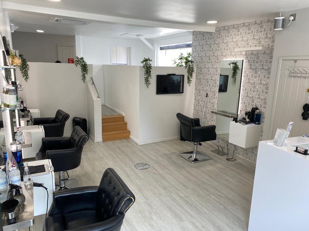 Luca James Hair Design, salon