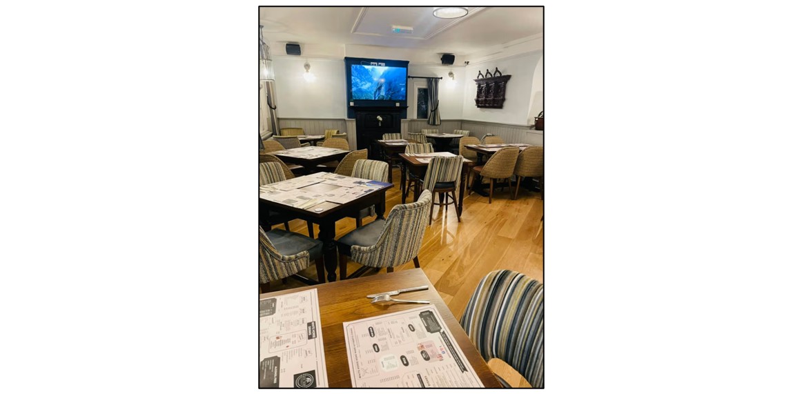 The White Horse - tables and tv