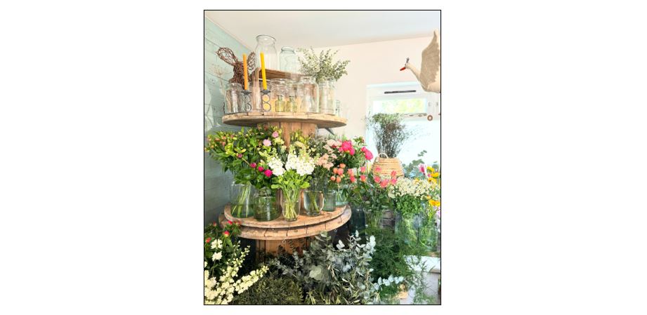 The Botanical Nest - flowers & vases