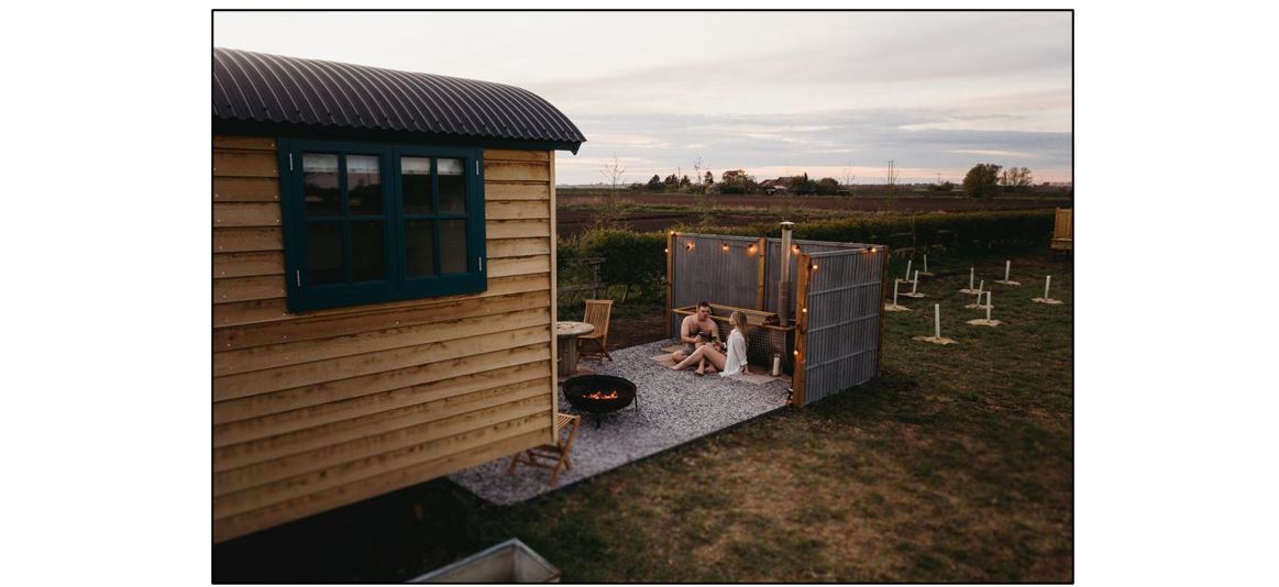 Fenland Retreats at Willow Grange Farm - hut and outside