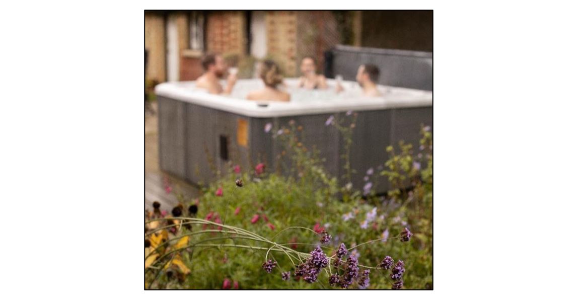 Fullers Hill Cottages - hot tub
