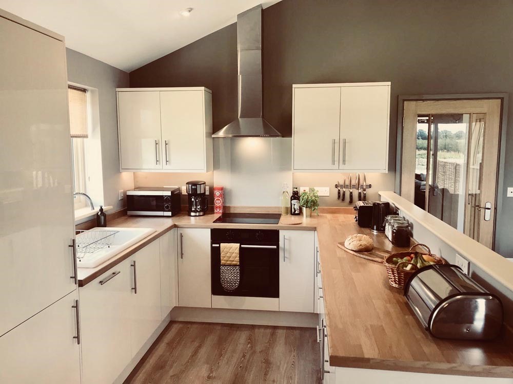 Waterside Lodges, Landbeach, lodge kitchen