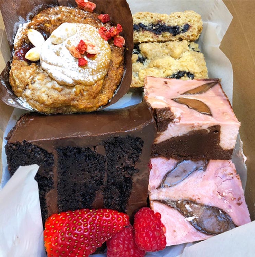 The Linton Kitchen, cake box