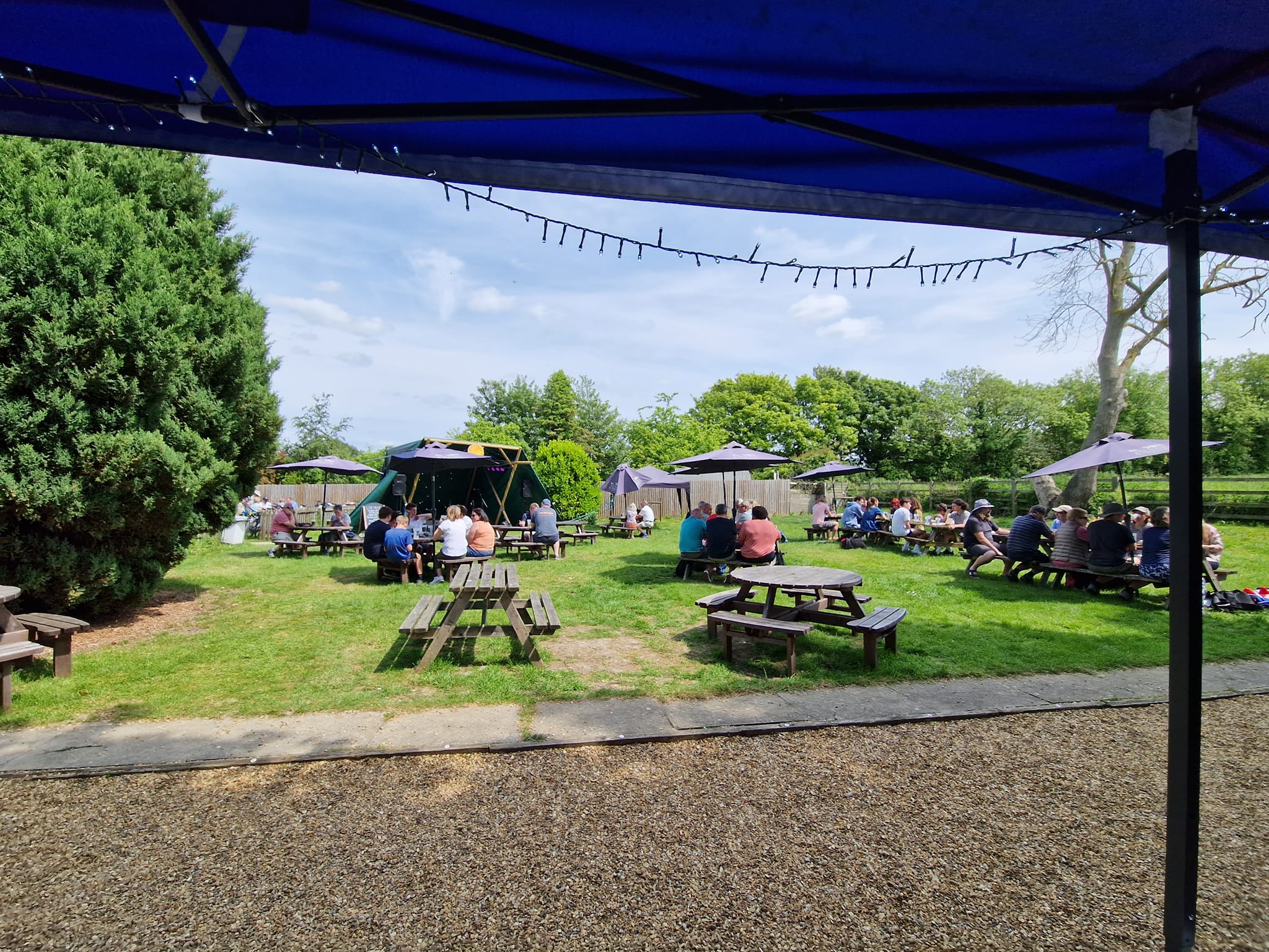 Hare and Hounds, Garden