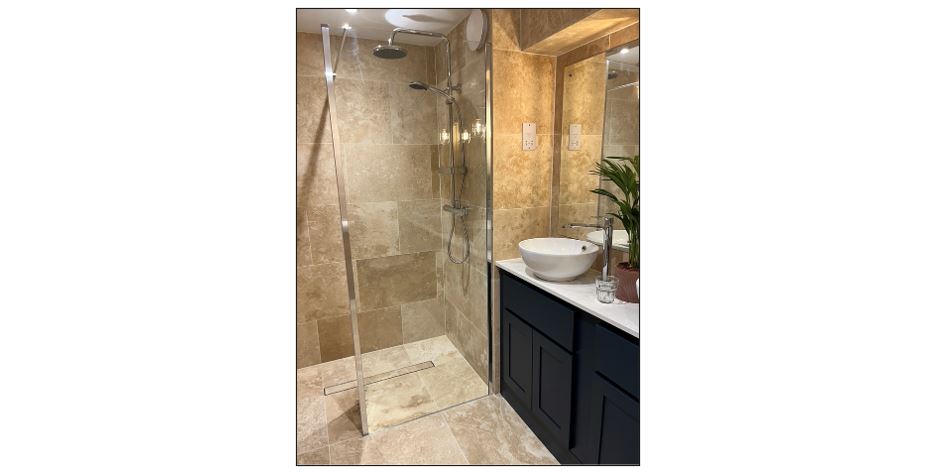 The Red House - shower