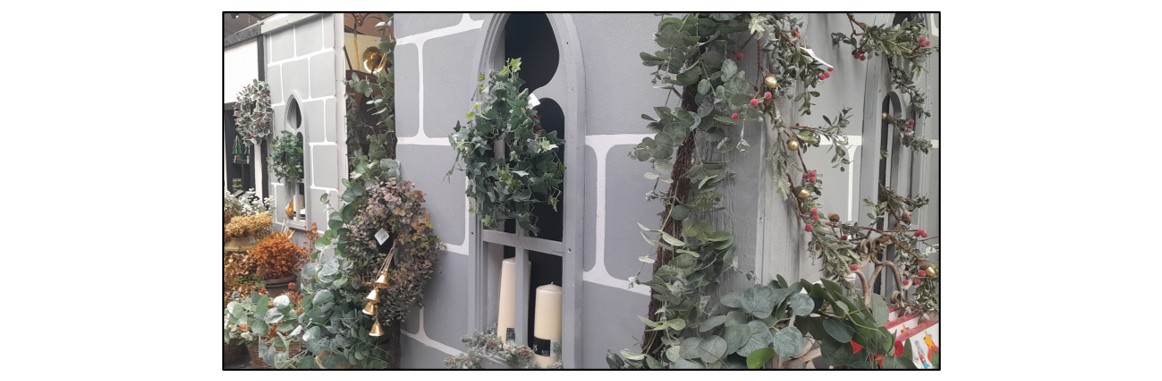 Christmas Village at Oakington Garden Centre - arches and wreaths