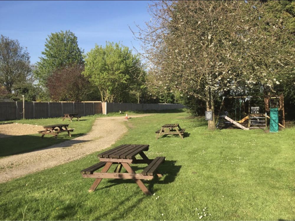 The Waggon and Horses, Steeple Morden, beer garden