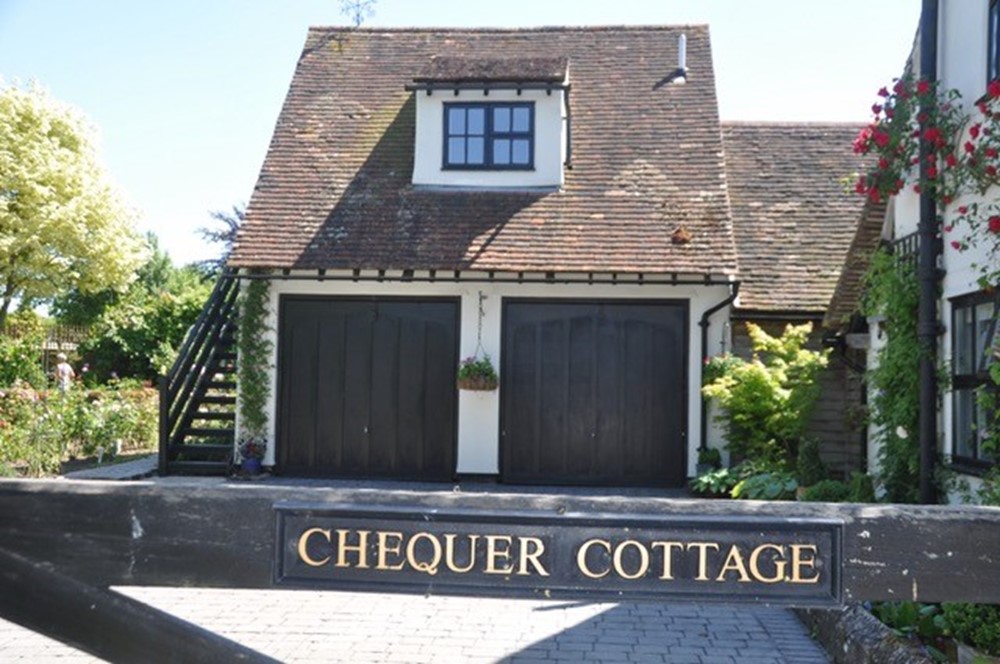 Chequer Cottage Accommodation -  Gated Entrance