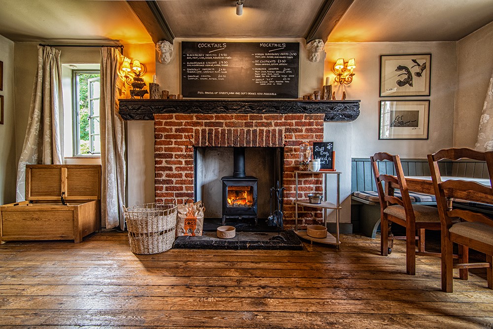 The Three Horseshoes - Interior