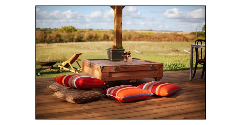 PAUS - cushions and low table