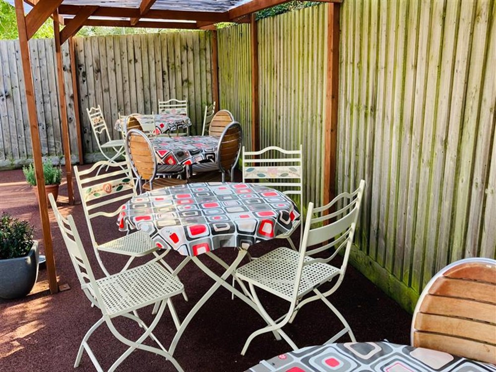 The Teapot @Phillimore Garden Centre, Outside Seating Area